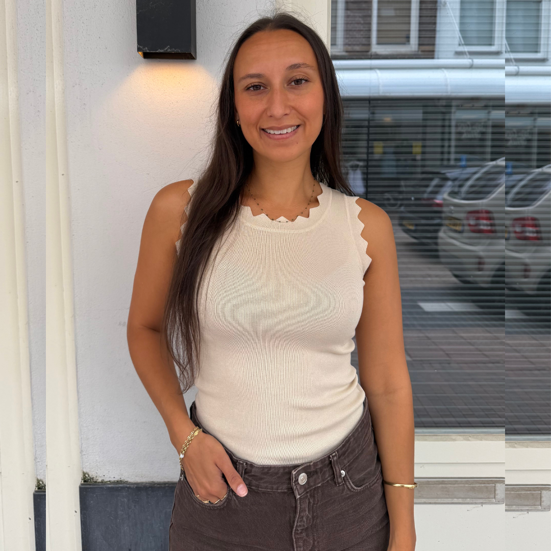 Georgeanne Hemdje Beige