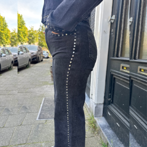 Studs broek detail